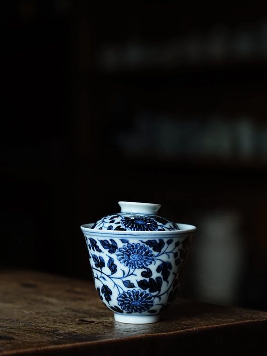 元青花｜溪蘭仰元｜纏枝菊紋高蓋碗