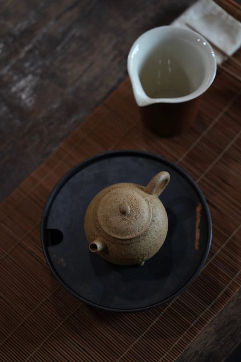 雲由山坊｜雕刻祥鱼纹壶承
