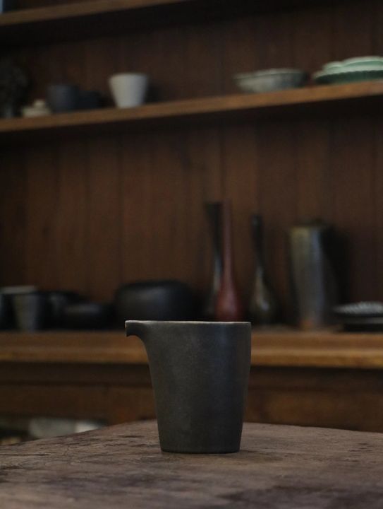 安藤雅信外黑内白片口公道杯